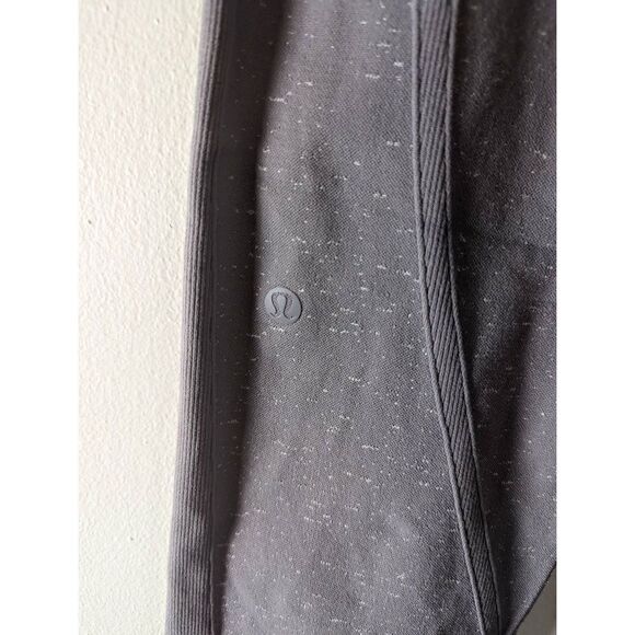 LULULEMON ATHLETICA	Free To Flow Crop 17' in Magnum/White Size 6 - Picture 6 of 7